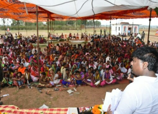 Minister Kedar Kashyap meets the villagers of Mardapal area, Speaking while addressing the gathering, Raman government determined to uplift the poor